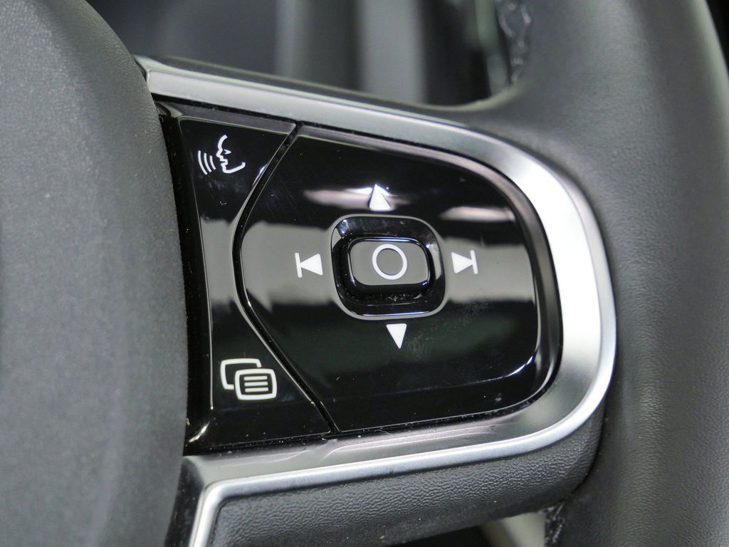 Thumbnail: 2025 Volvo XC60 - 46