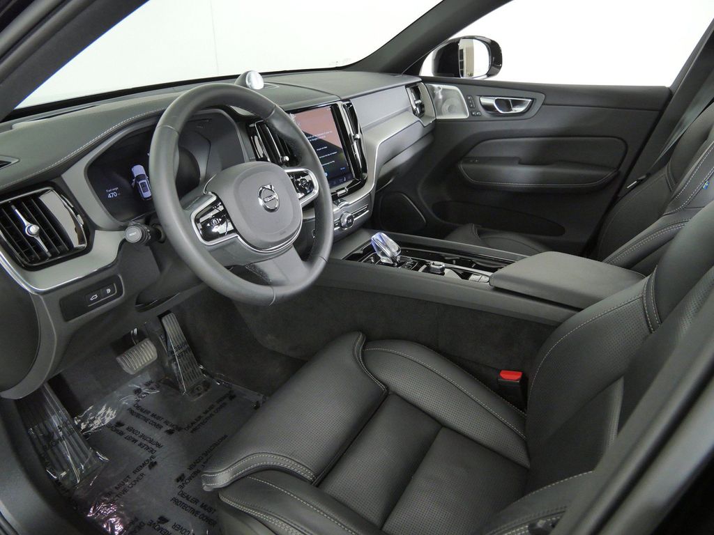 Thumbnail: 2025 Volvo XC60 - 38