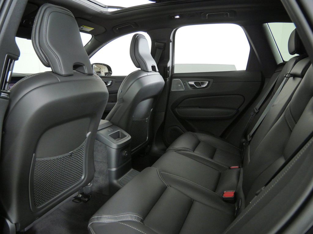 Thumbnail: 2025 Volvo XC60 - 35