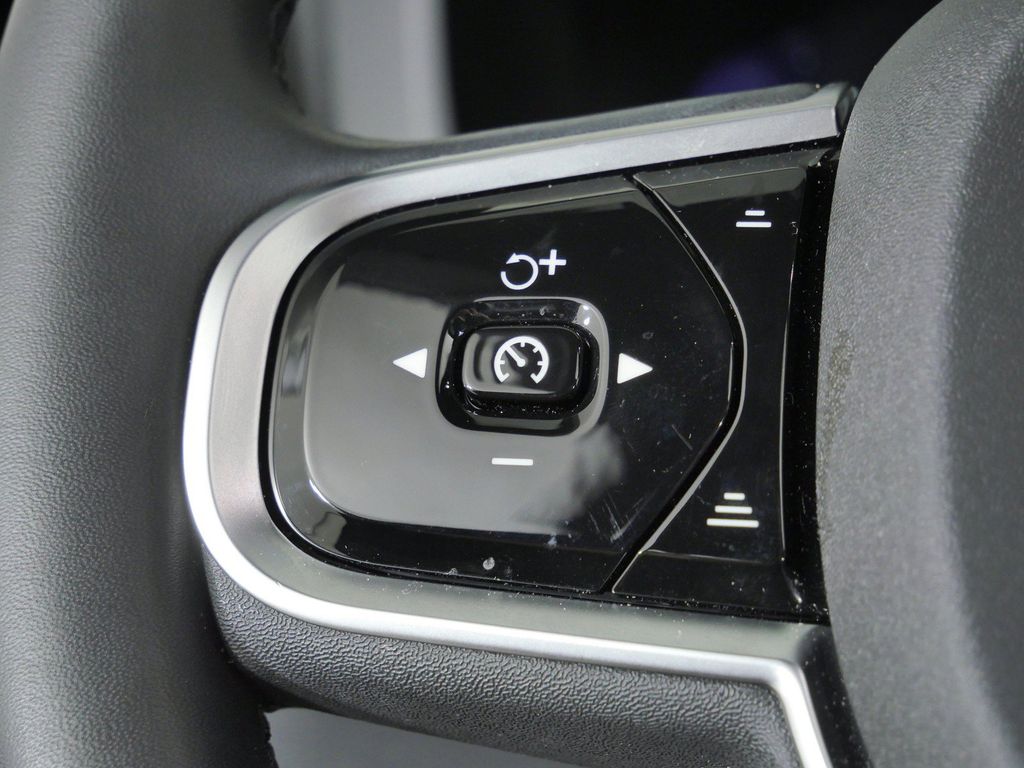 Thumbnail: 2025 Volvo XC60 - 45