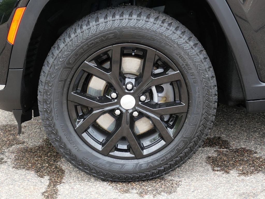 Thumbnail: 2023 Jeep Grand Cherokee L - 4