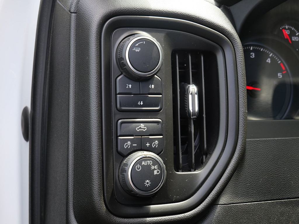 Thumbnail: 2022 Chevrolet Silverado 3500 - 16