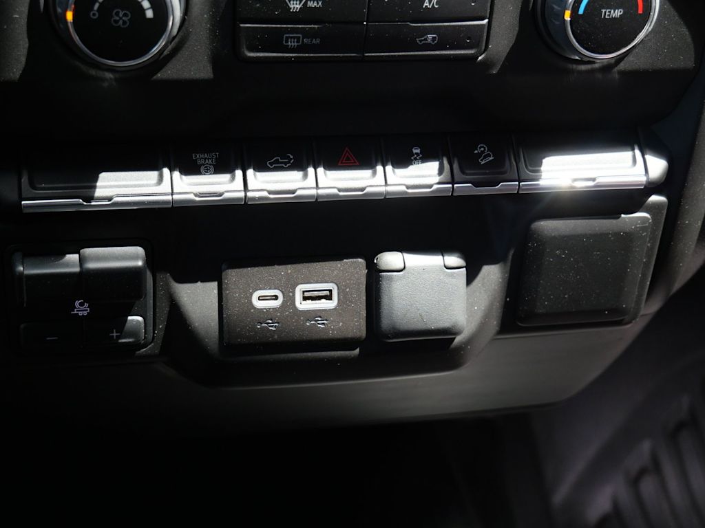 Thumbnail: 2022 Chevrolet Silverado 3500 - 20