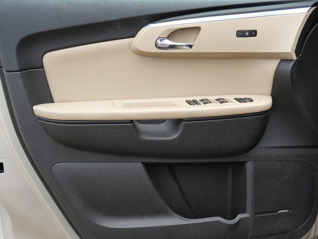 Thumbnail: 2011 Chevrolet Traverse - 11