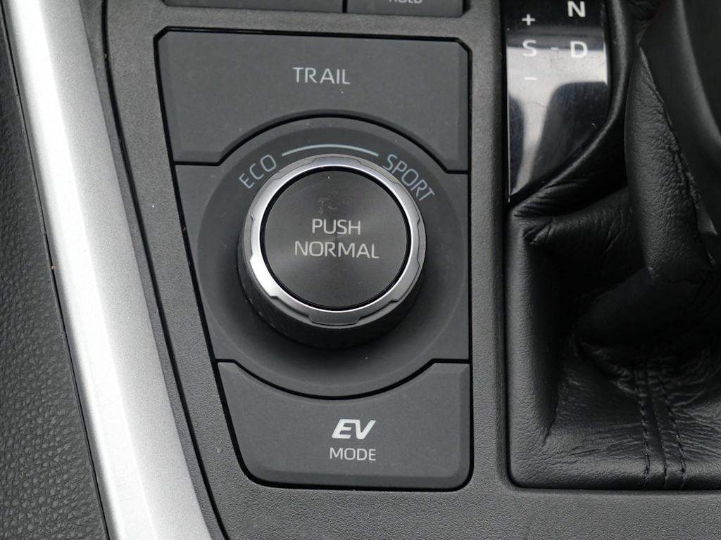 Thumbnail: 2021 Toyota RAV4 - 25