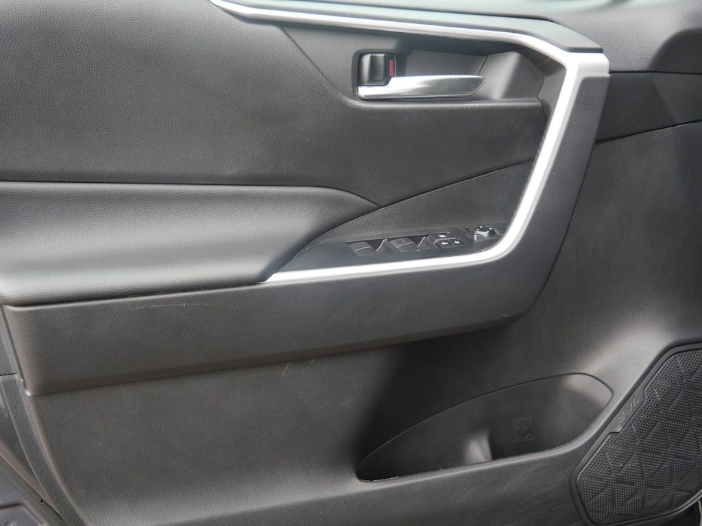 Thumbnail: 2021 Toyota RAV4 - 14