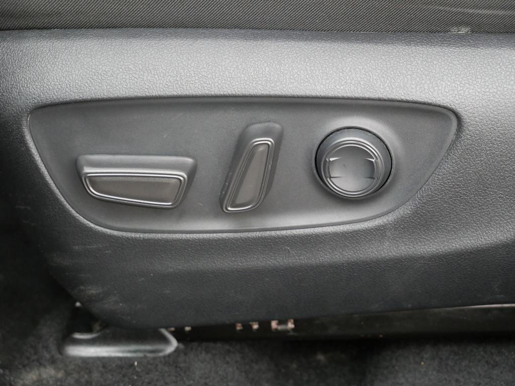 Thumbnail: 2021 Toyota RAV4 - 15