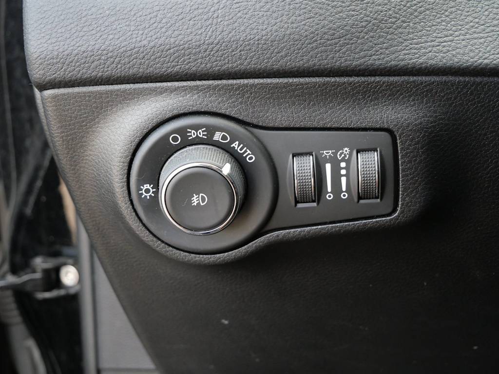Thumbnail: 2020 Jeep Compass - 15