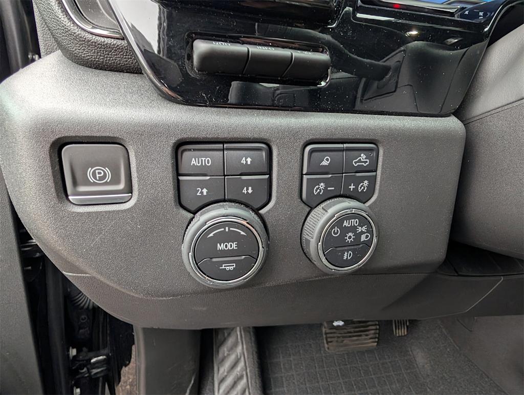 Thumbnail: 2023 Chevrolet Silverado 1500 - 17