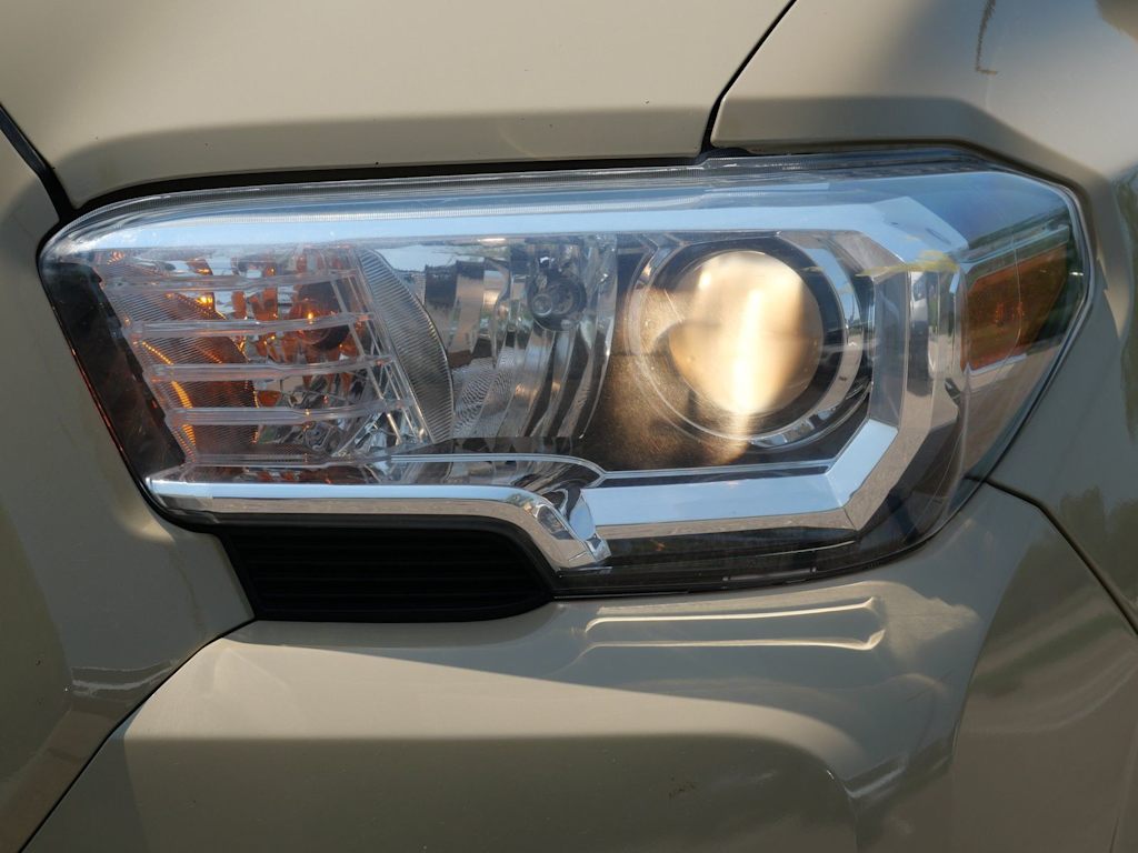 Thumbnail: 2016 Toyota Tacoma - 10