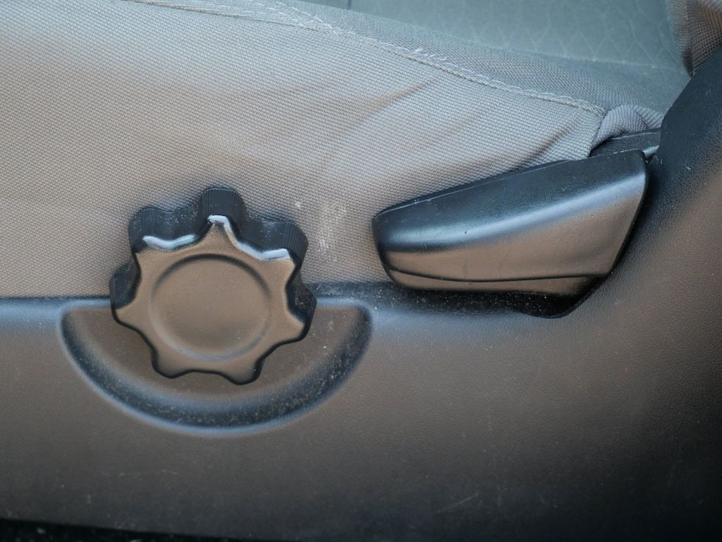 Thumbnail: 2016 Toyota Tacoma - 13