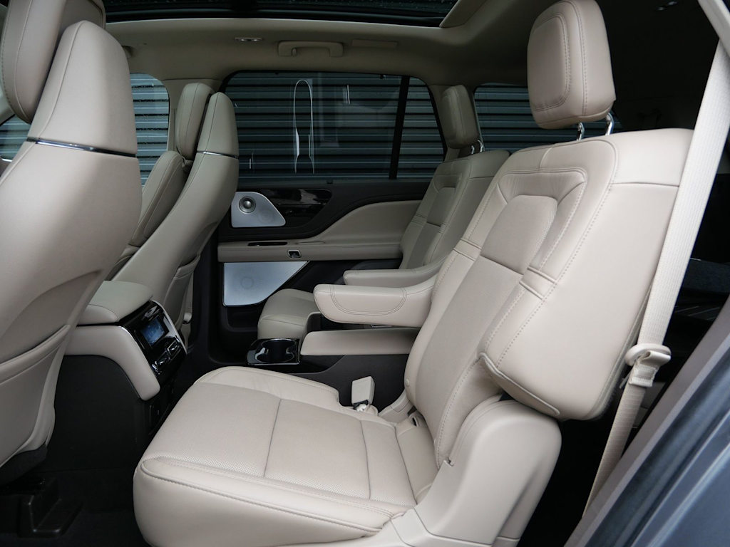 Thumbnail: 2022 Lincoln Aviator - 8