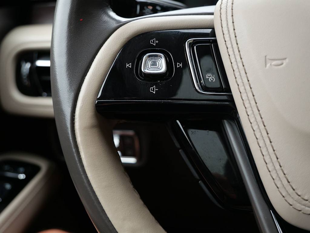 Thumbnail: 2022 Lincoln Aviator - 27