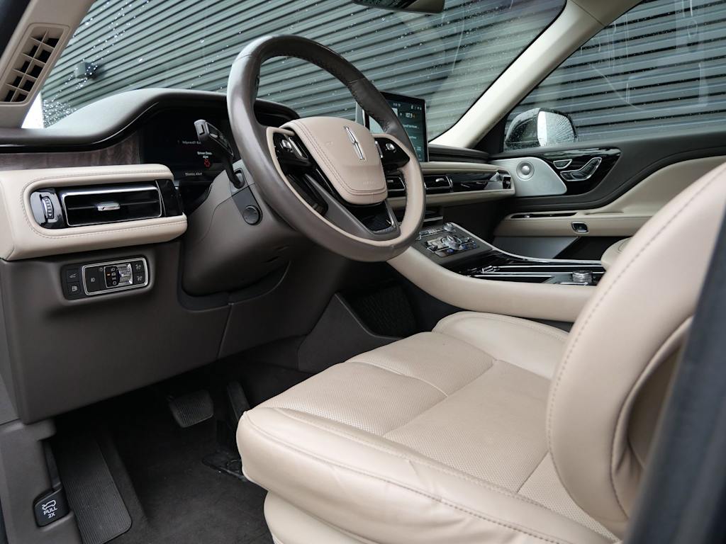 Thumbnail: 2022 Lincoln Aviator - 2