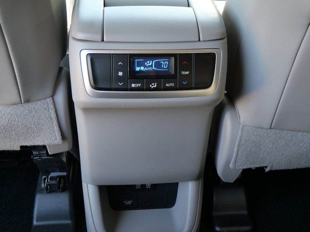 Thumbnail: 2018 Toyota Highlander - 18