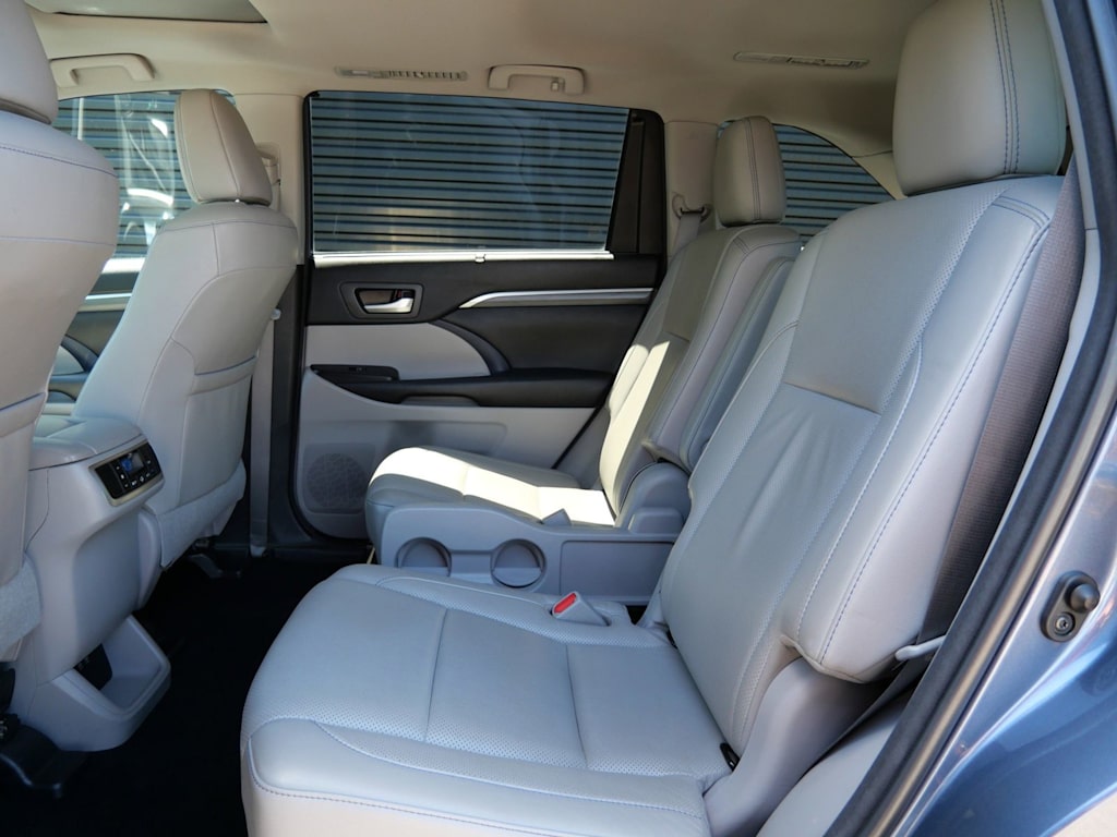 Thumbnail: 2018 Toyota Highlander - 8