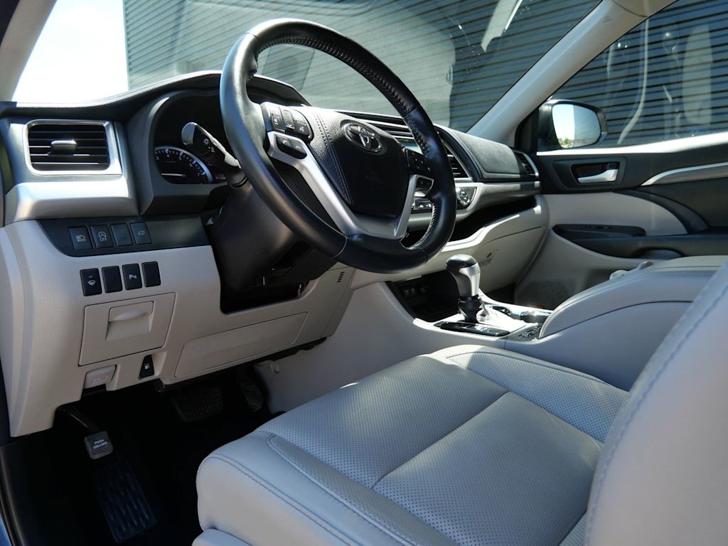 Thumbnail: 2018 Toyota Highlander - 2