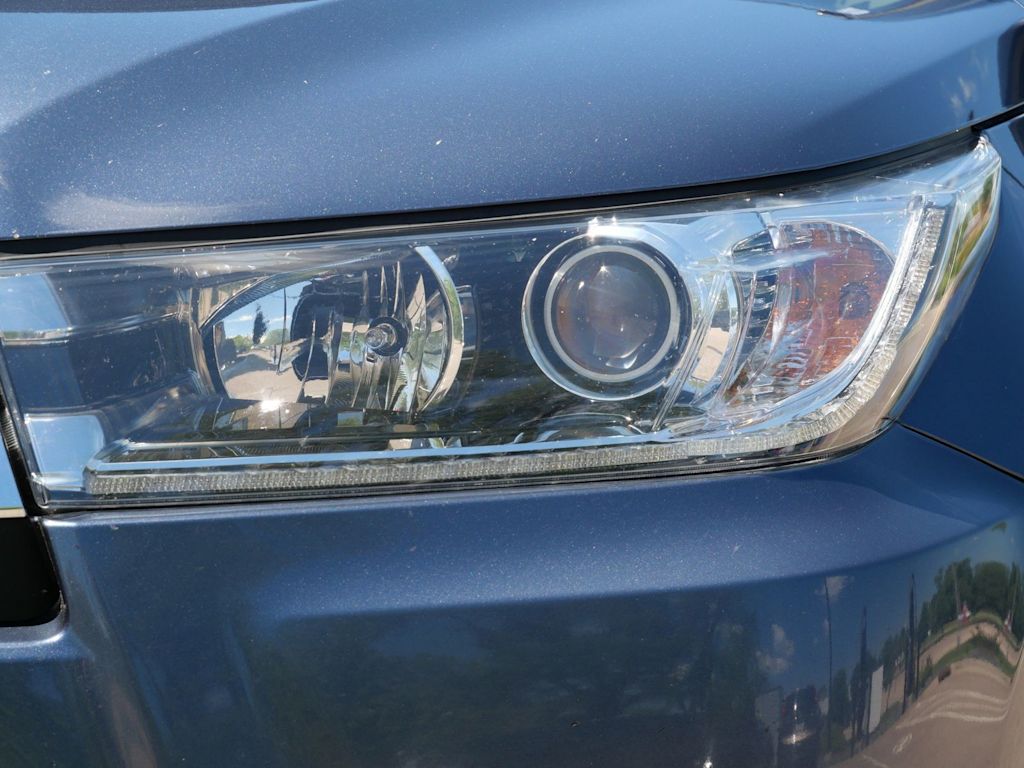 Thumbnail: 2018 Toyota Highlander - 12
