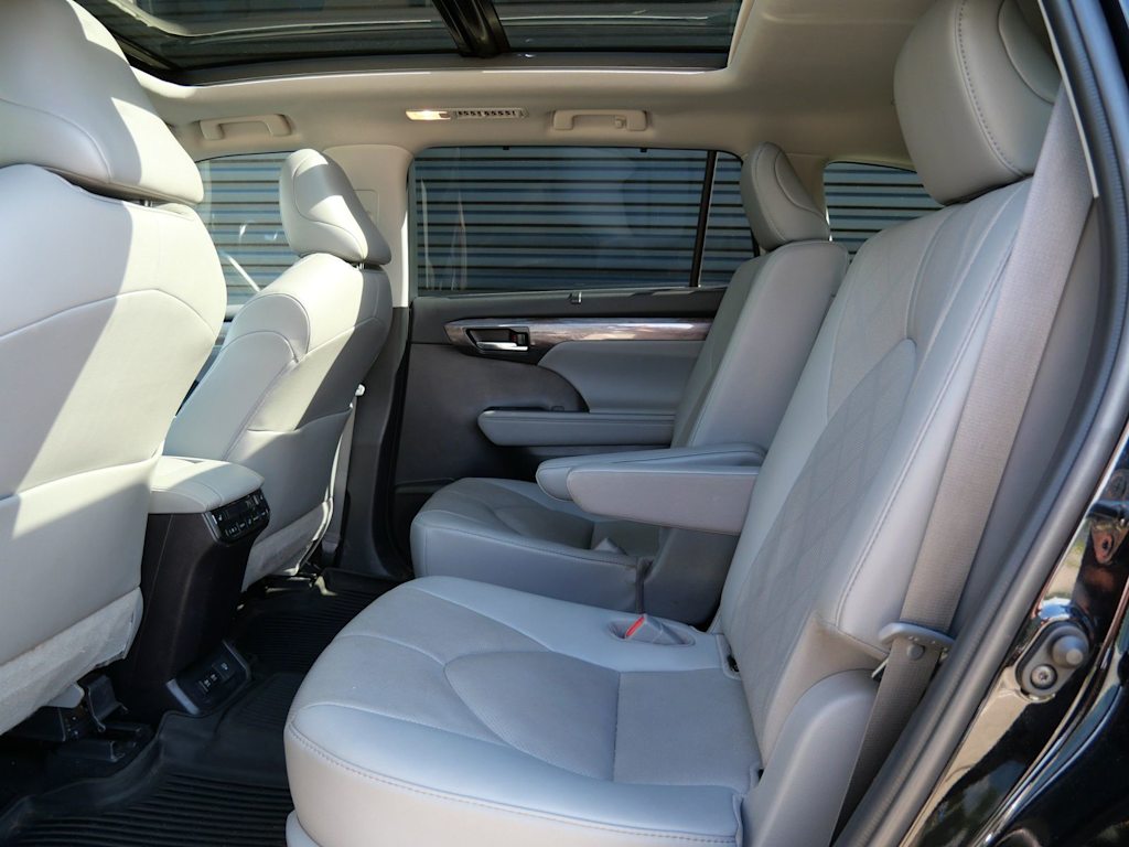 Thumbnail: 2021 Toyota Highlander - 7