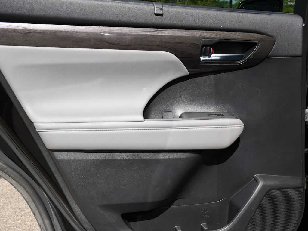 Thumbnail: 2021 Toyota Highlander - 13