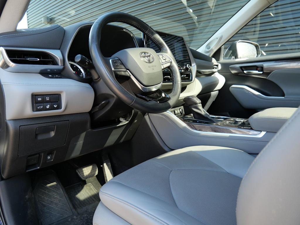 Thumbnail: 2021 Toyota Highlander - 2