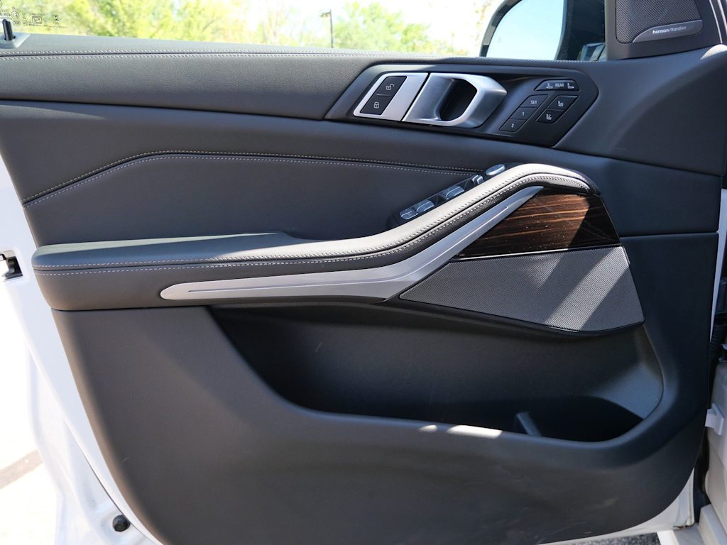 Thumbnail: 2025 BMW X7 - 14