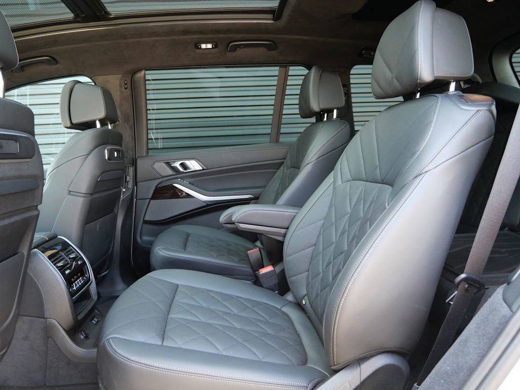 Thumbnail: 2025 BMW X7 - 7