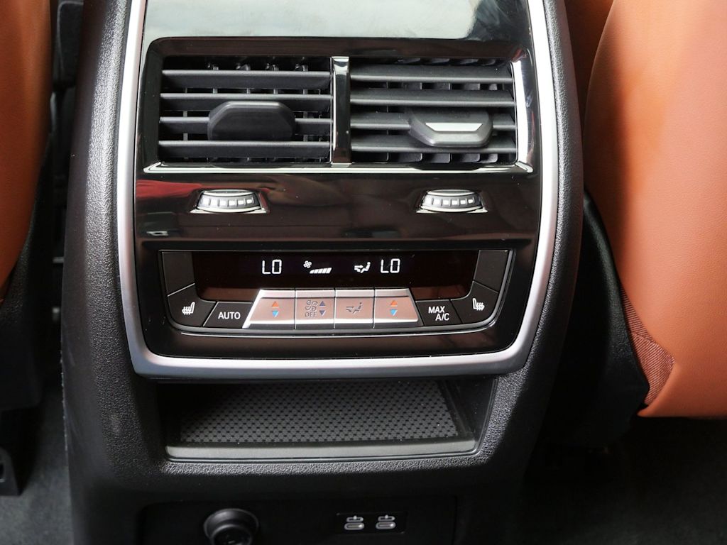 Thumbnail: 2026 BMW X7 - 17