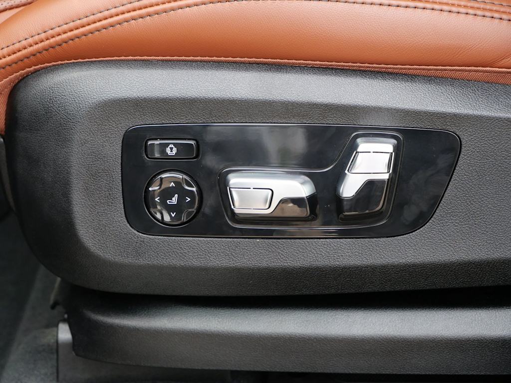 Thumbnail: 2026 BMW X7 - 15