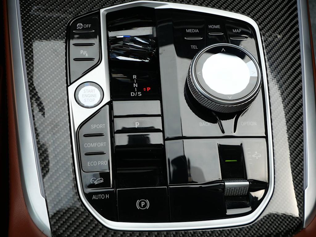 Thumbnail: 2026 BMW X7 - 9