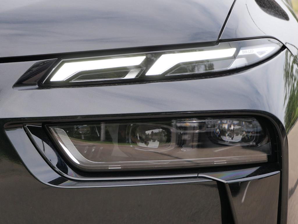 Thumbnail: 2026 BMW X7 - 12