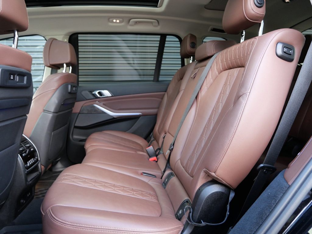 Thumbnail: 2021 BMW X7 - 7