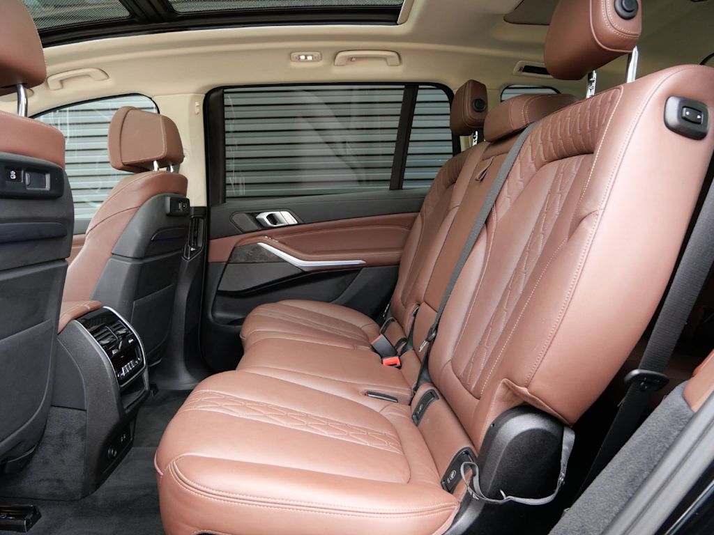 Thumbnail: 2021 BMW X7 - 7