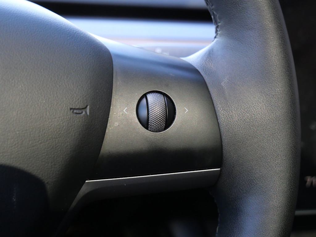 Thumbnail: 2023 Tesla Model 3 - 16