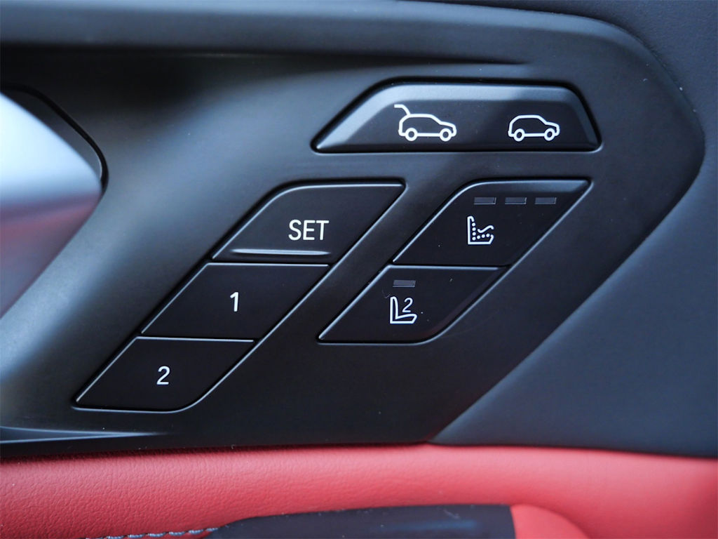 Thumbnail: 2022 BMW X6 - 16