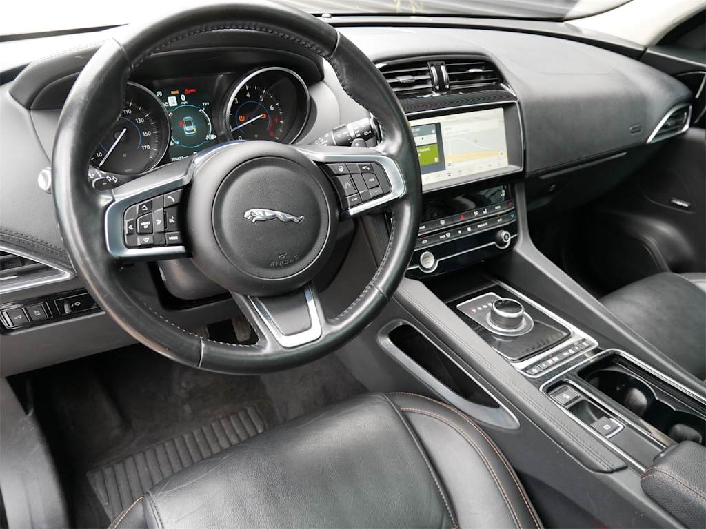 Thumbnail: 2020 Jaguar F-Pace - 2