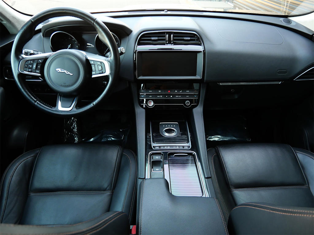 Thumbnail: 2020 Jaguar F-Pace - 7