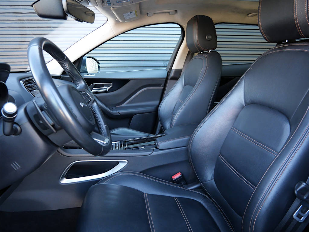 Thumbnail: 2020 Jaguar F-Pace - 8