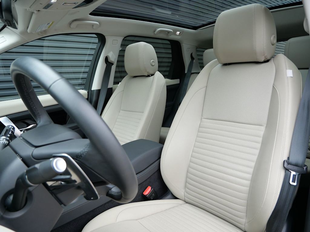 Thumbnail: 2025 Land Rover Discovery Sport - 6