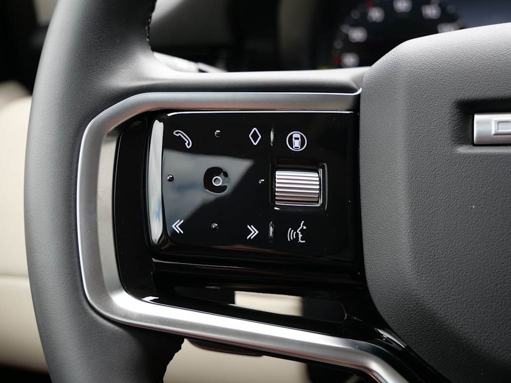 Thumbnail: 2025 Land Rover Discovery Sport - 23