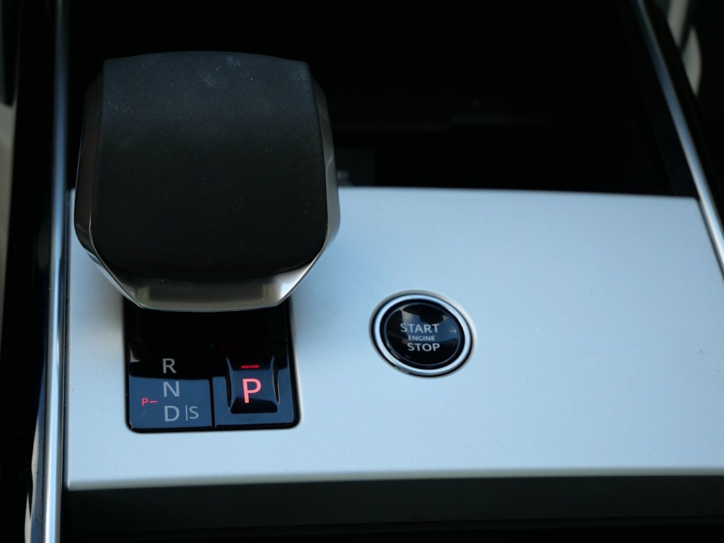 Thumbnail: 2025 Land Rover Range Rover - 19