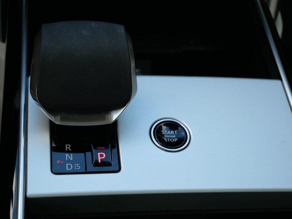 Thumbnail: 2025 Land Rover Range Rover - 19