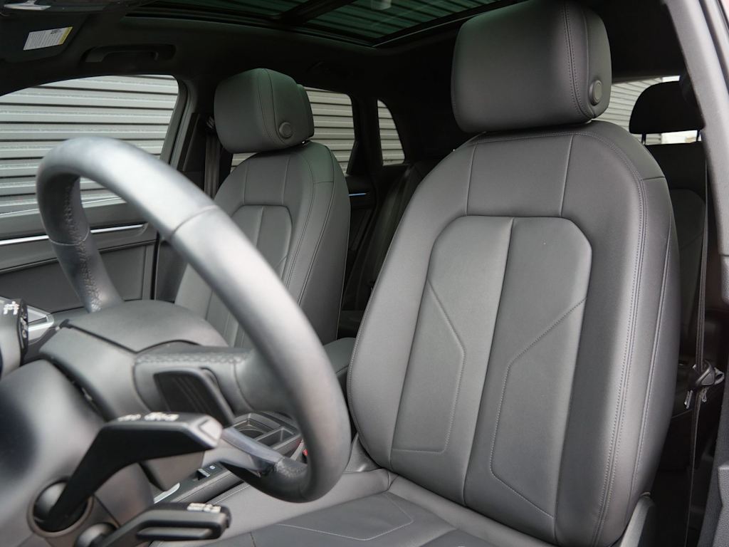 Thumbnail: 2023 Audi Q3 - 6