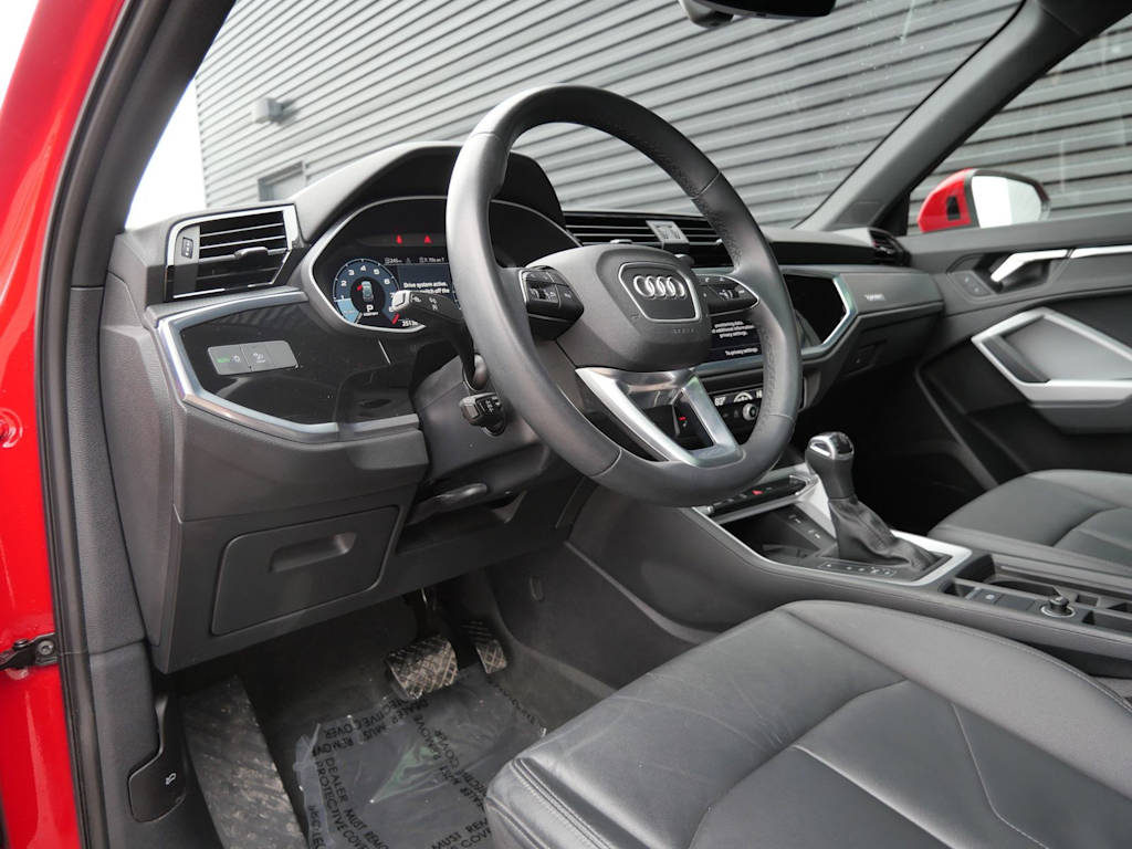 Thumbnail: 2023 Audi Q3 - 2