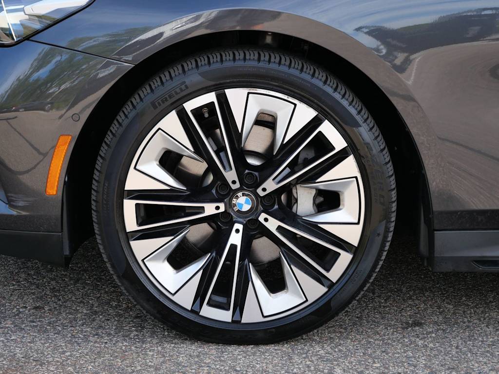 Thumbnail: 2024 BMW 5 Series - 5