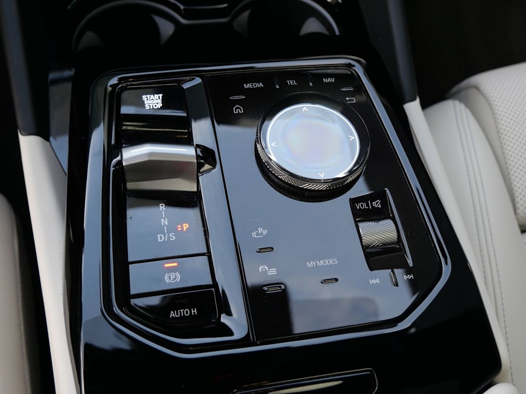 Thumbnail: 2024 BMW 5 Series - 10