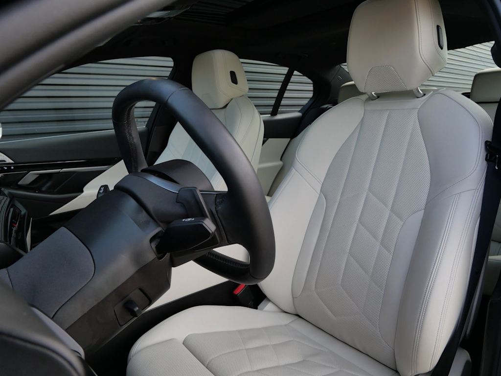Thumbnail: 2024 BMW 5 Series - 7