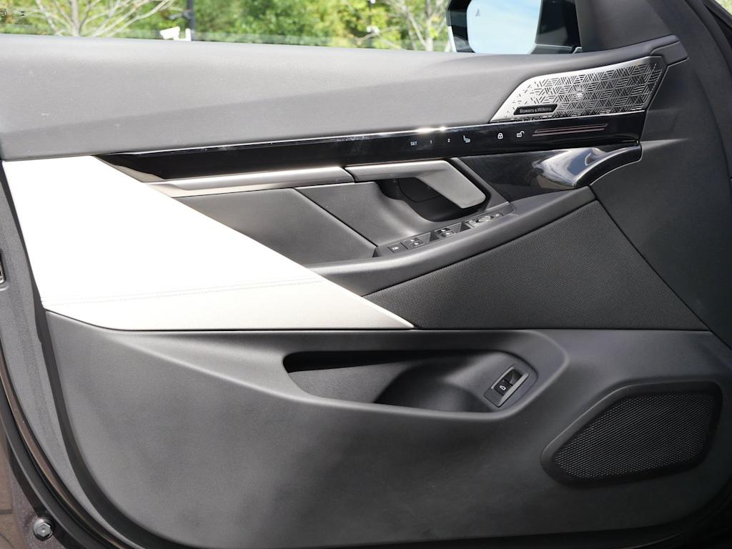 Thumbnail: 2024 BMW 5 Series - 15