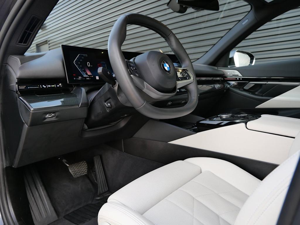 Thumbnail: 2024 BMW 5 Series - 2