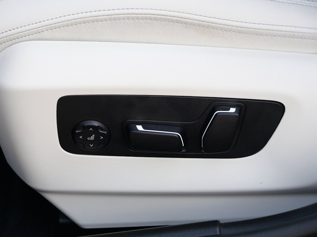 Thumbnail: 2024 BMW 5 Series - 16